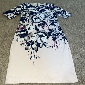 $9SALE Just Taylor Size 4 Floral Body Con Dress Short Sleeve